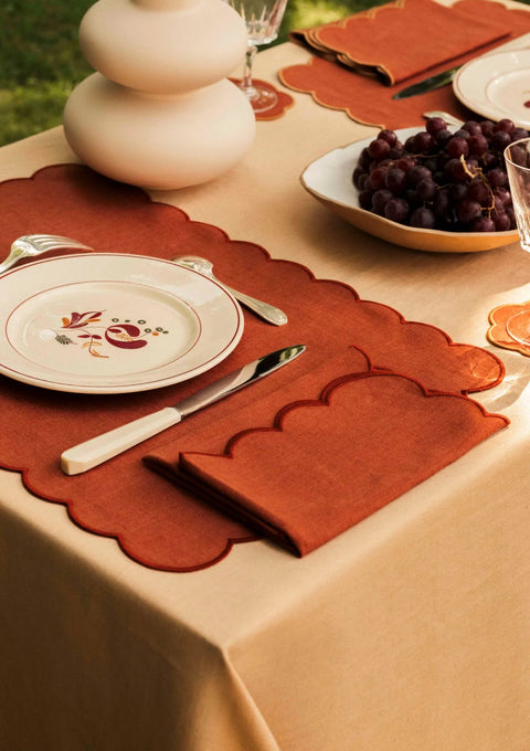 TOMETE Scalloped Linen Napkins - 52 GAGE